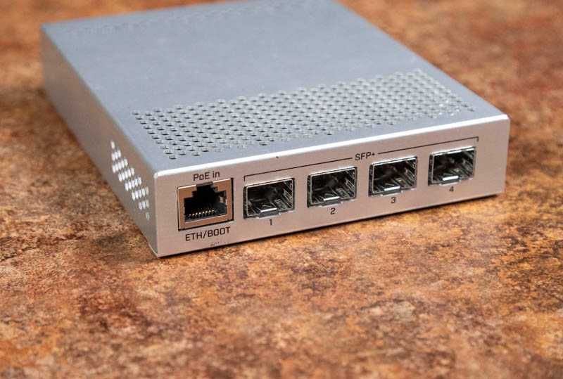 Switch 10 Gbps - Mikrotik CRS305-1G-4S+IN