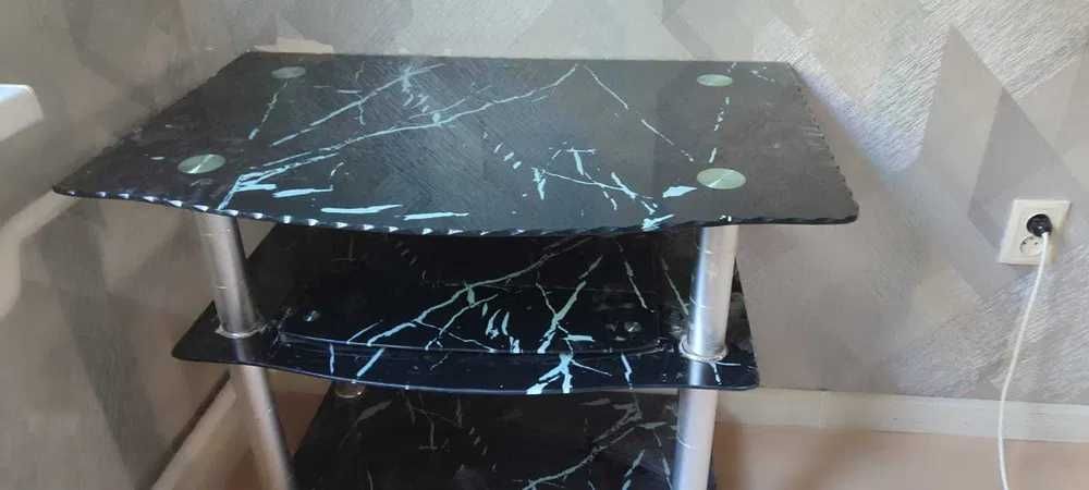 Продам журнальный  столик, только сегодня отдам за 10000