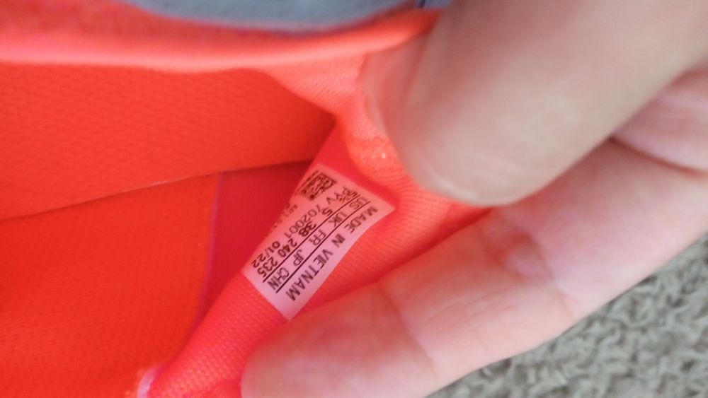 Маратонки Adidas номер 38