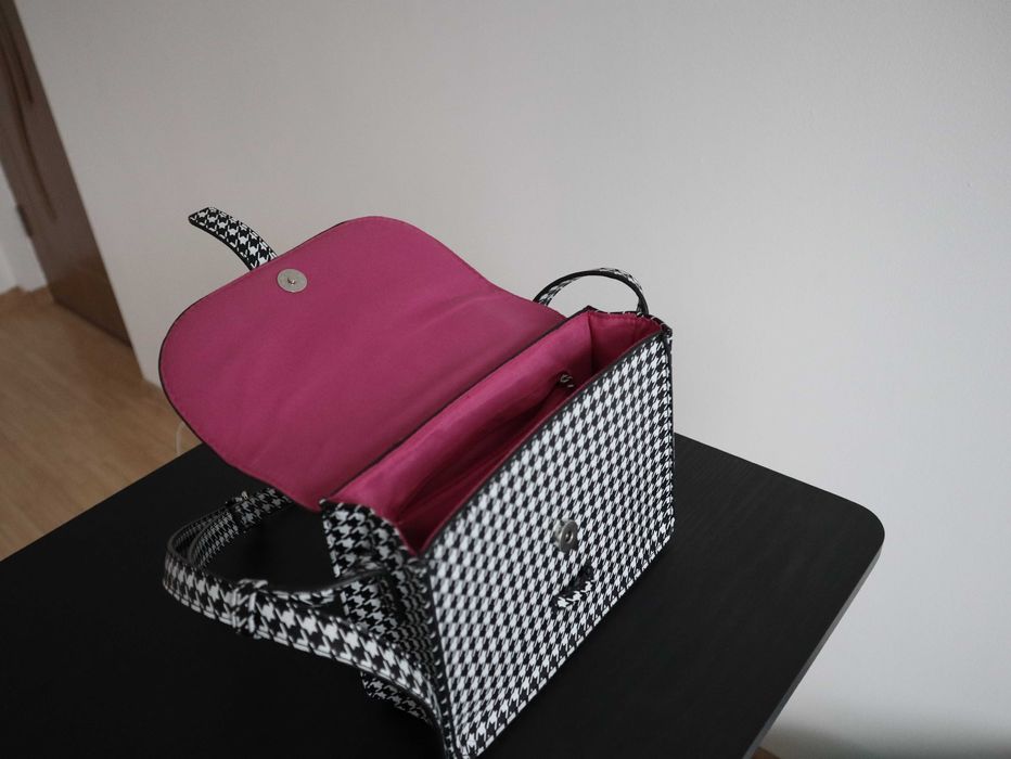 Poseta Geanta de umar alb-negru