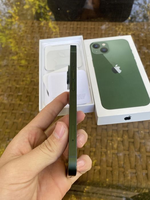iPhone 13 в идеальном состоянии