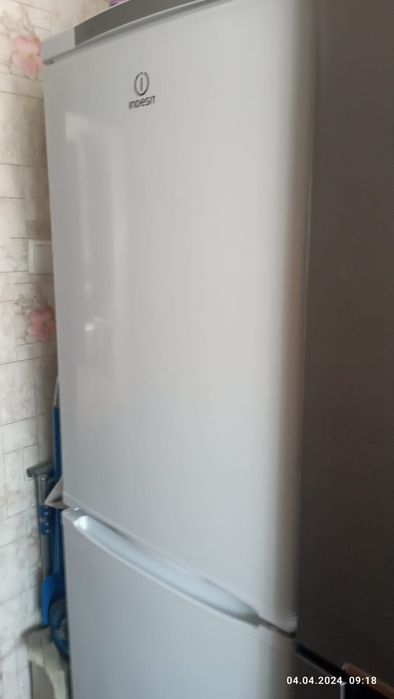 Продам холодильник двухкамерный