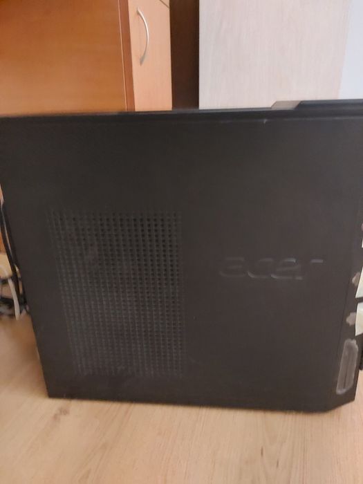 Vând laptop Toshiba și calculator (unitate,tastatura,monitor)