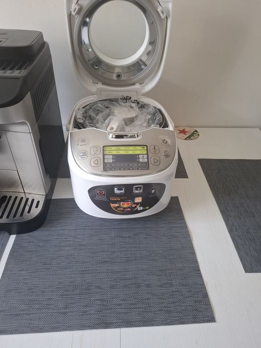 Aparat de cafea DeLonghi MAgnifica Evo / Cadou Multicooker Tefal Nou.