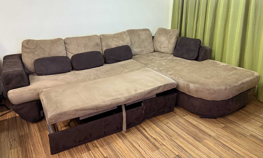 Ъглов разтегателен диван с ракла и възглавници. Забележки в снимките!