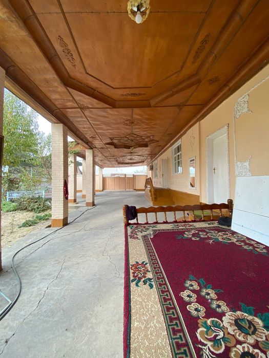 Sirdaryo shahar sentrda 7 sothli yangi uy