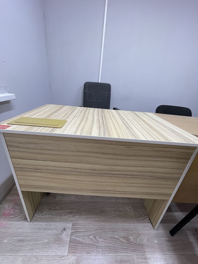 Стол для офиса продаётся