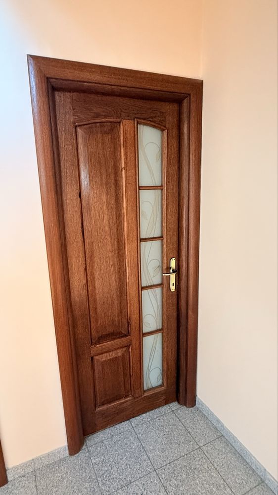 Uși interior din lemn masiv cu geam