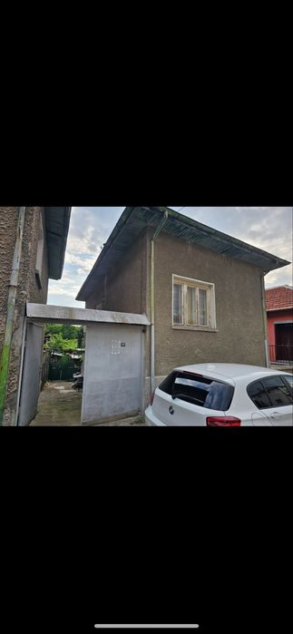 Продавам къща в село самораново на 80 км от София