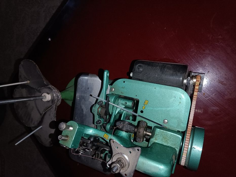 Оверлок машинаси сотилади холати янги ишлатмаган манзил Сагдианада к