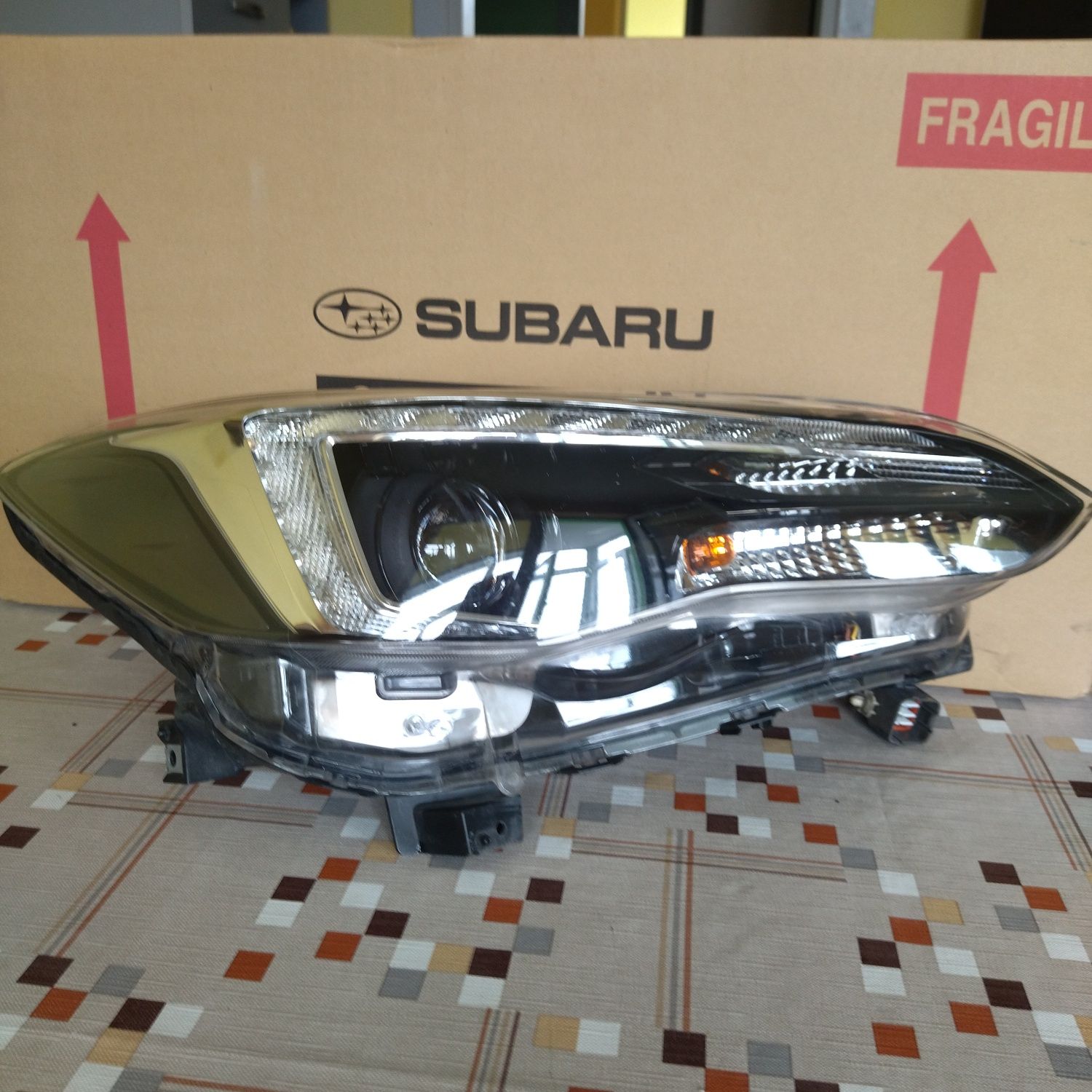 Продавам десен фар за Subaru XV   CrossTrek