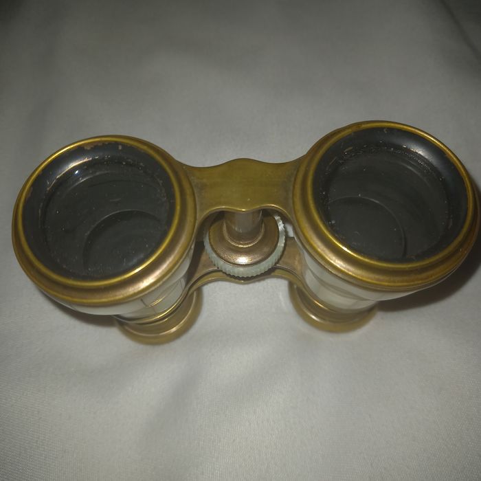 Binoclu de teatru antic