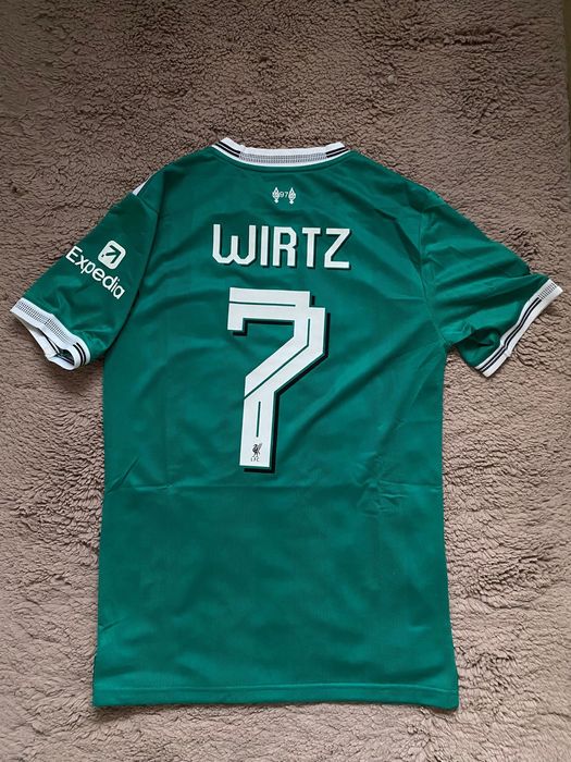 Jersey Liverpool 2025/2026 away kit, Wirtz