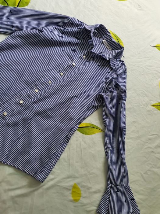 Camasa casual, albastra cu linii albe si imprimeu floral