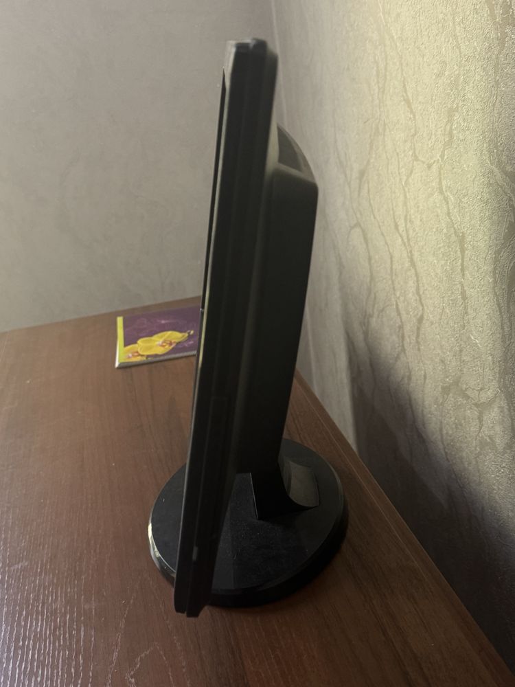 Монитор и клавиатура BenQ