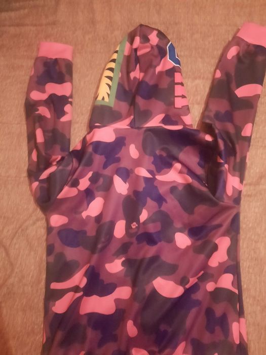 Vând hanorac bape