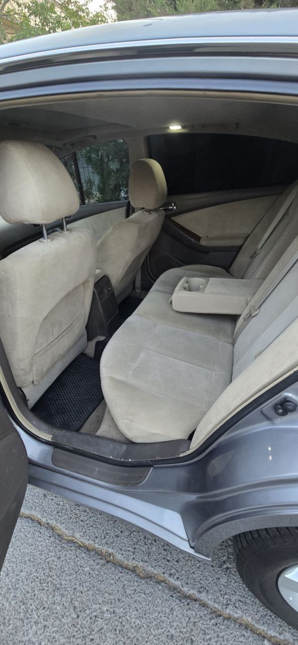 Nissan Altima srochna