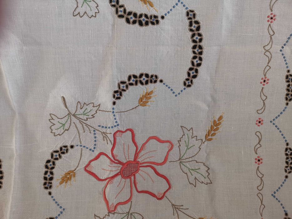 Нова покривка рязана бродерия 120/120см.
