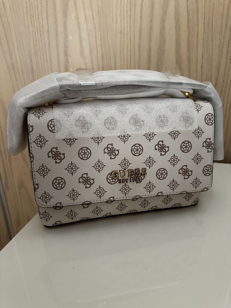 Дамска чанта Guess