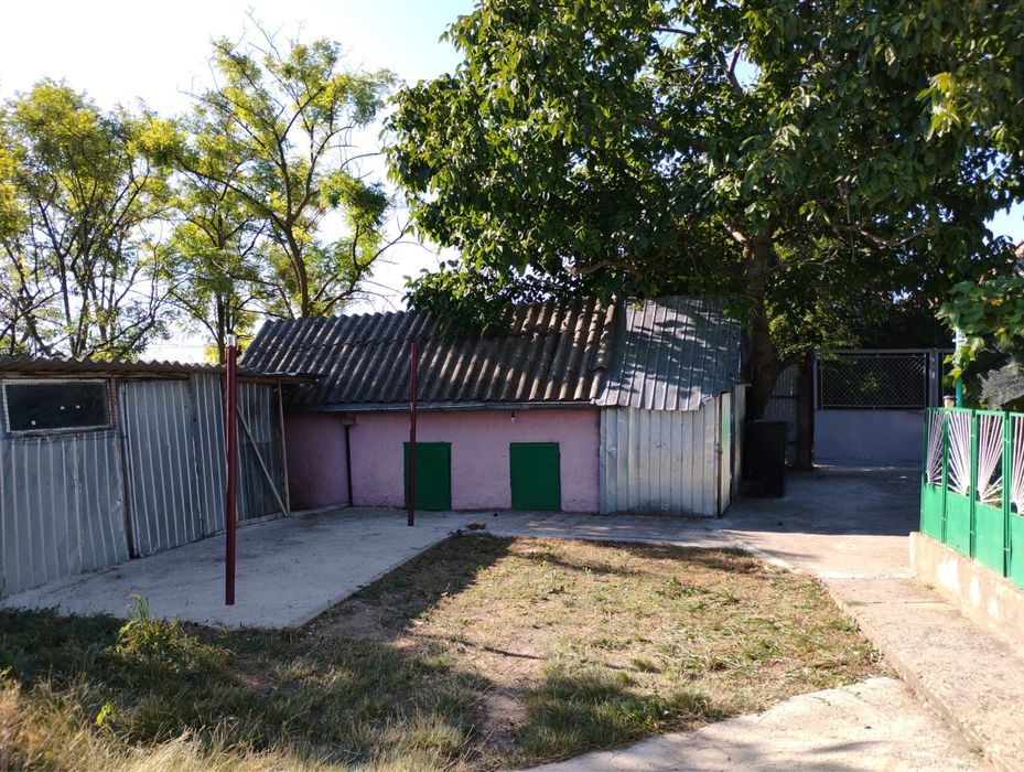 Casă+ teren 1200 metri pătrați lângă baltă , sat Cîrja