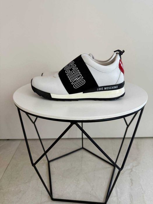 Оригинални дамски сникърси Love Moschino 37