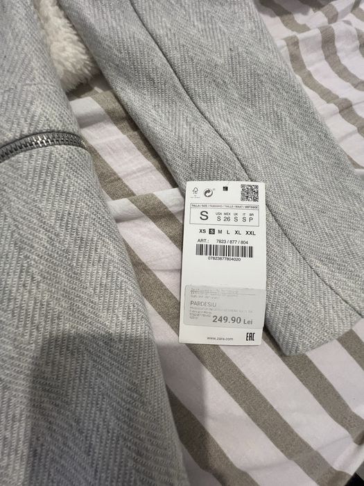 Pardesiu Zara nou cu eticheta