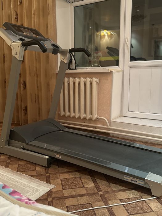 Беговая дорожка С подьемным механизмом в горы. Для накачивания ягодиц