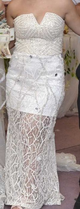 Рокля Guchardi .