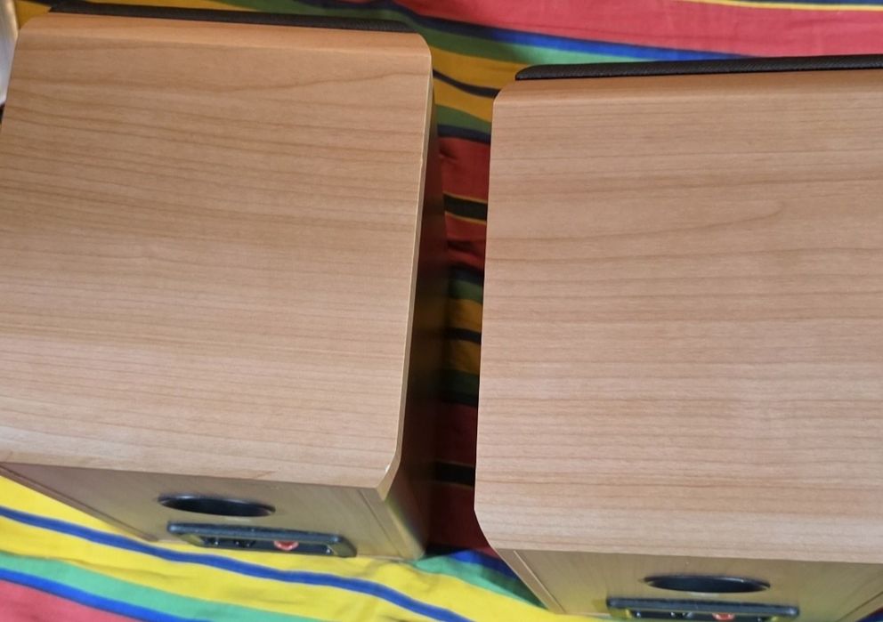 Vand boxe  de raft marca Kef