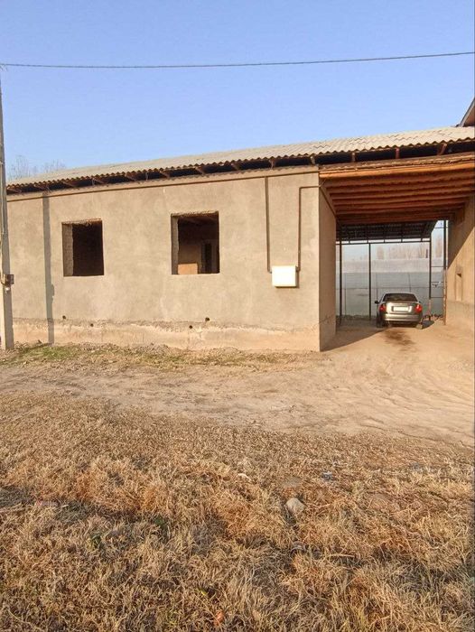 Uy sotiladi 6 sotix yer maydoni bilan pul zaurligi uchun sotiladi