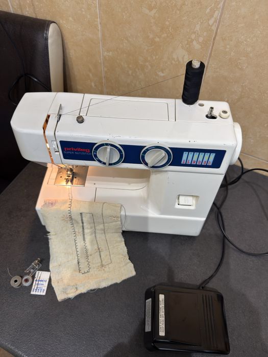 Masina de cusut festinat si butoniere Privileg Germania
