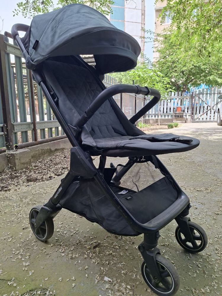 Продается детская коляска Easywalker
