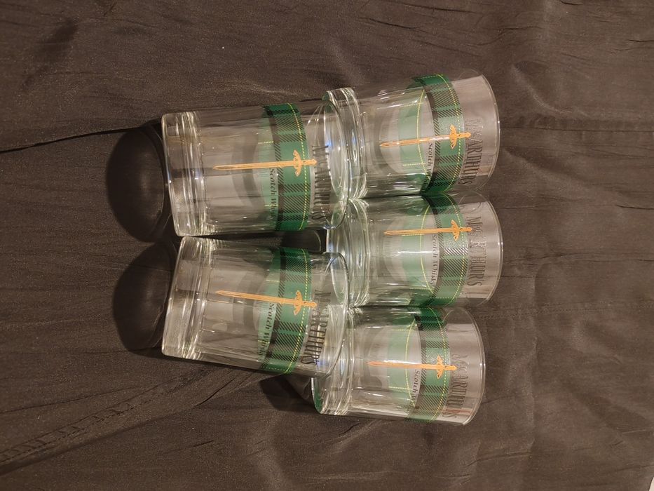 Три комплекта чаши