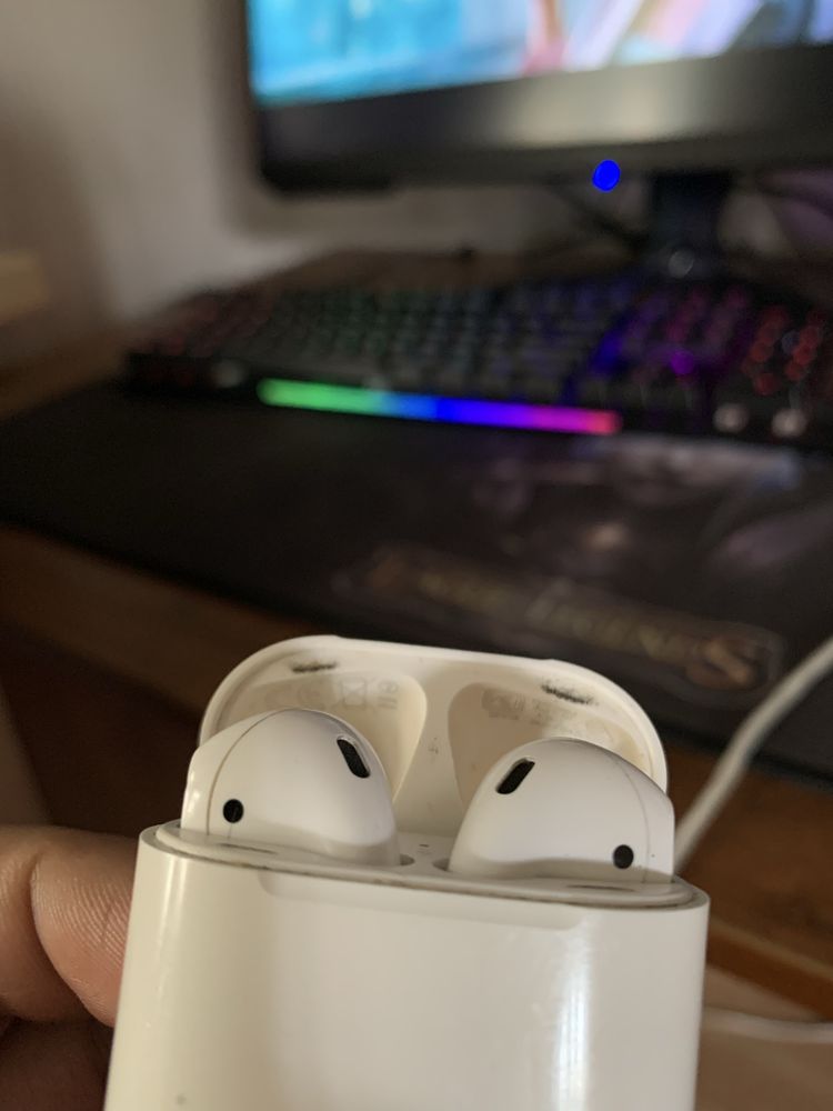 Продам Airpods 2