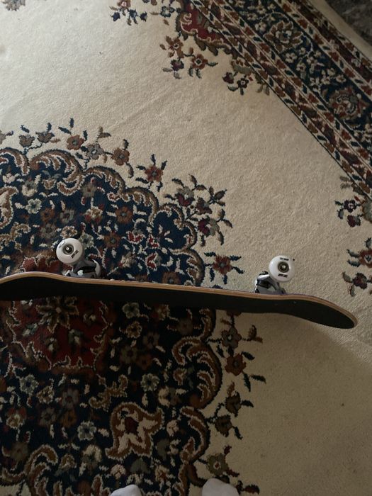 Skateboard aproape nou nout