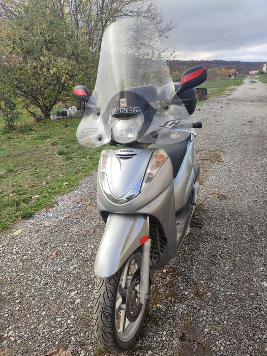 Скутер ХОНДА SH300i. 2600лв.