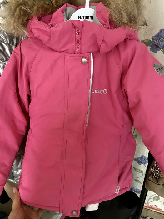 Продам комбинезон зимний на девочку