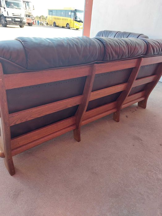 Кожени дивани и фотьойли