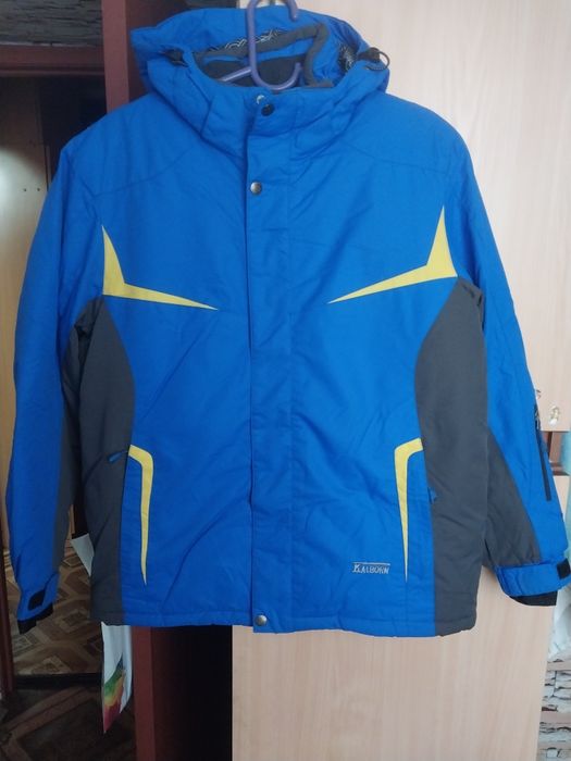 Куртка зимняя на мальчика.