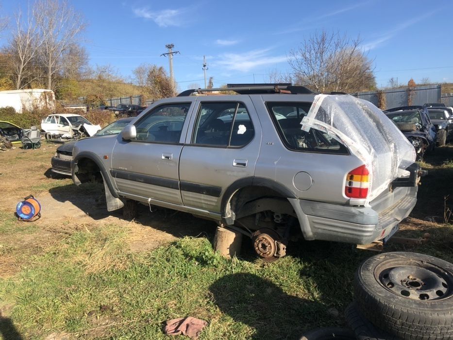 Dezmembrez Opel Frontera B 2.2 diesel an 2001 2002