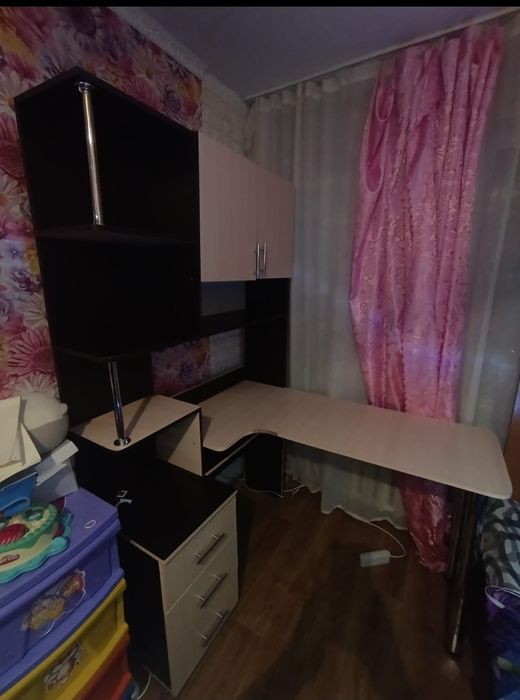 Угловой компьютерный стол