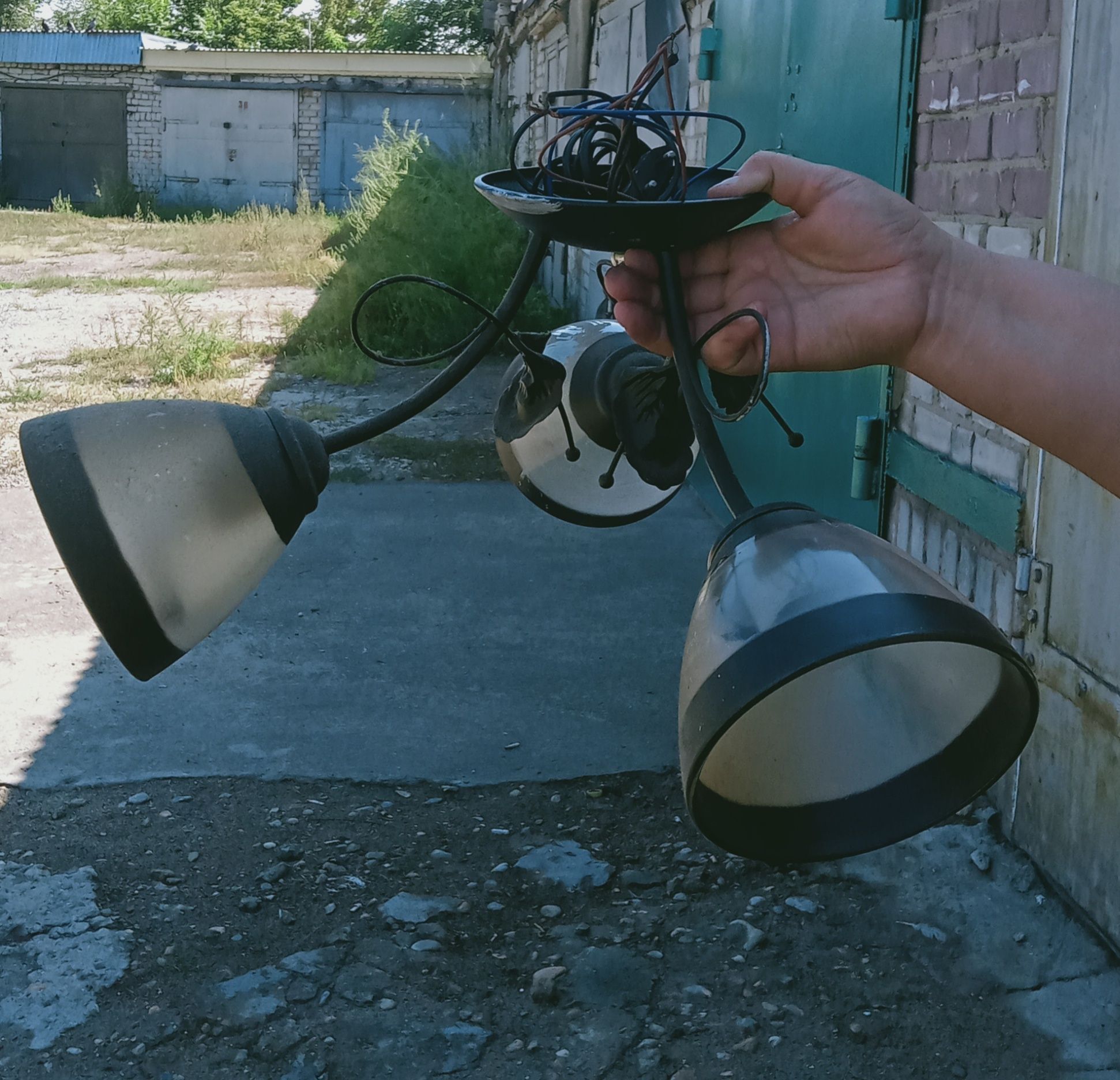 Продам люстру, плафоны