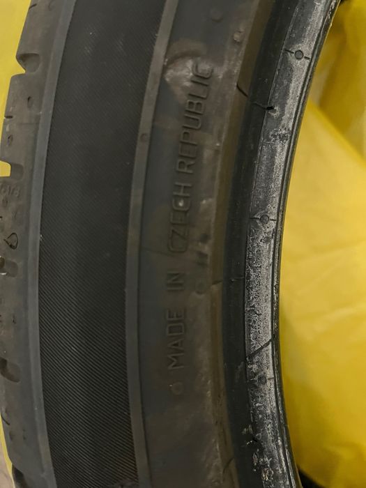 Продава 4 летни гуми Uniroyal Rainsport 5 215/45/18