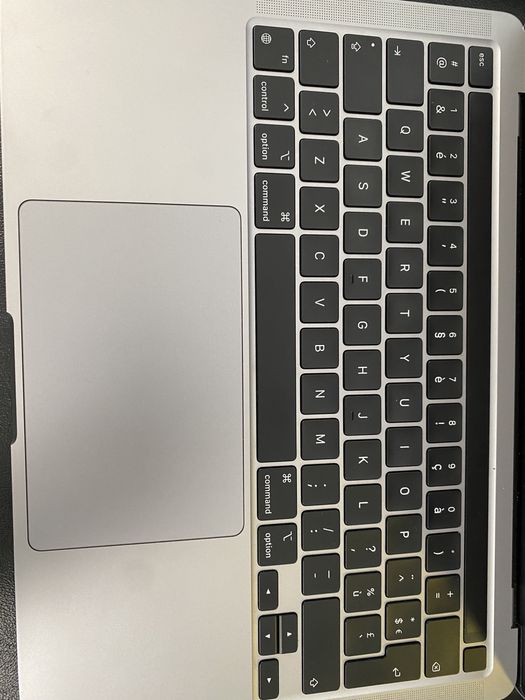 MacBook Pro 13-inch/ M1 / 8 Gb RAM / 256 Gb / Space Gray/ Ca nou |