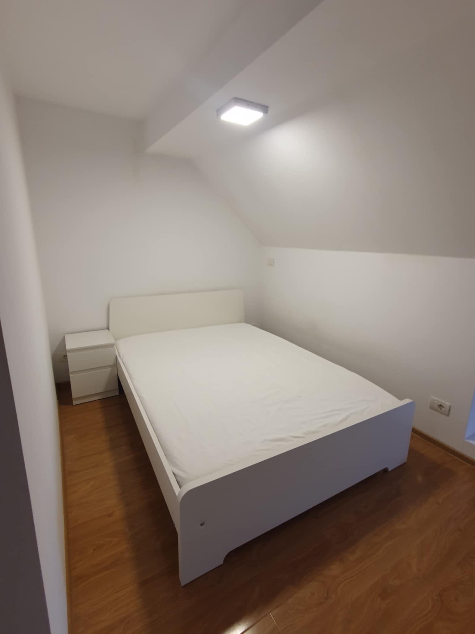 Proprietar inchiriez apartament 2 camere, Central (Circumvalatiunii 1)
