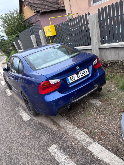 Dezmembrez BMW e90 318D volan pe dreapta