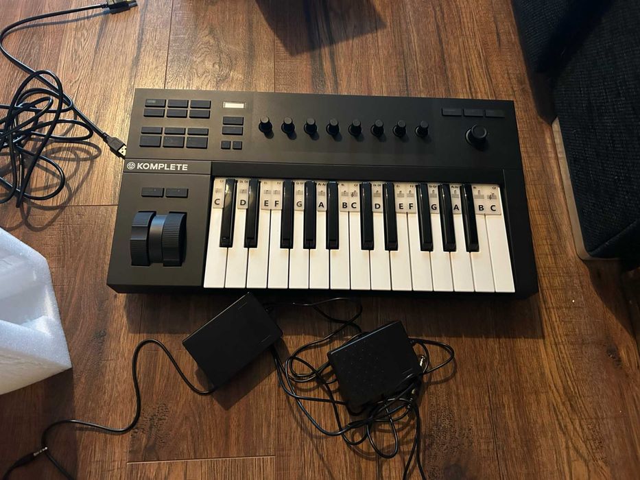 Native Instruments Komplete Kontrol A25 - в гаранция