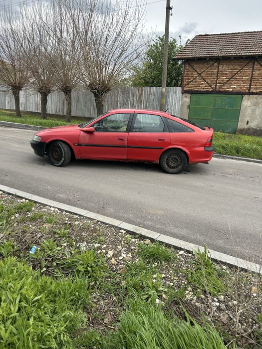 Продавам opel bektra B на части 2.0 бензин 136 коня