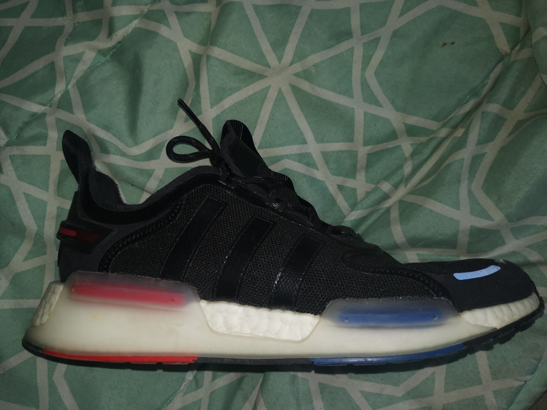 adidas boost nmd v3  măsura 44