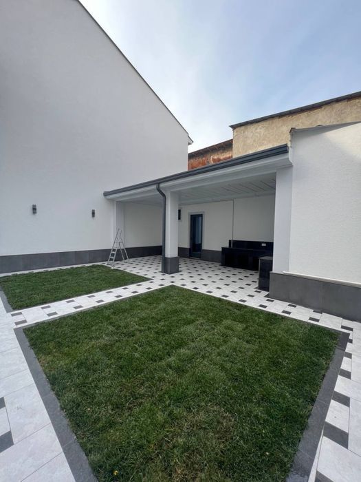 2.5 соток новый дом в центре города